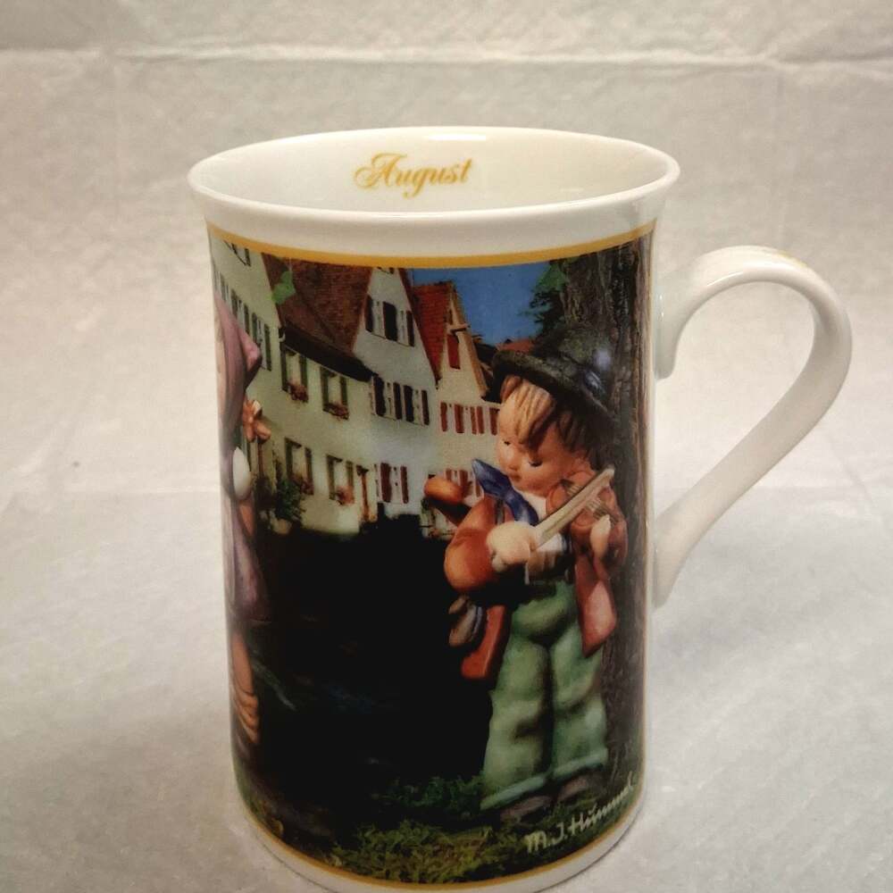 cup M.I. Hummel The Danbury Mint August "The Photographer"